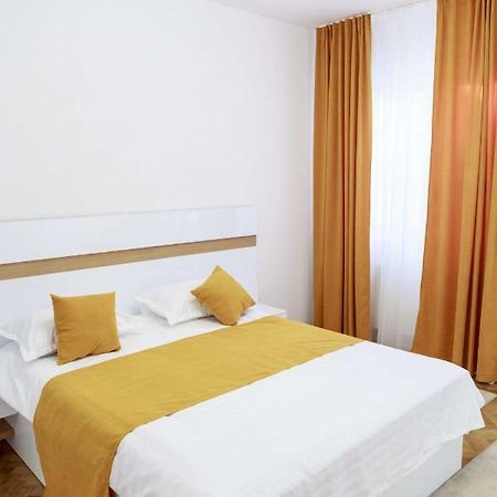 Strada Muresenilor - Savas Apartament Брашов Екстер'єр фото